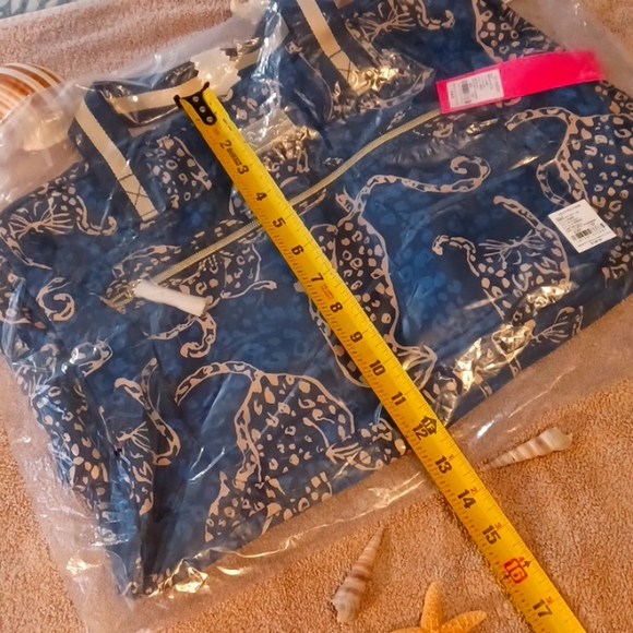 Lilly Pulitzer Bag Beale Weekender Bag NWT Easy to Spot OS - Picture 13 of 13